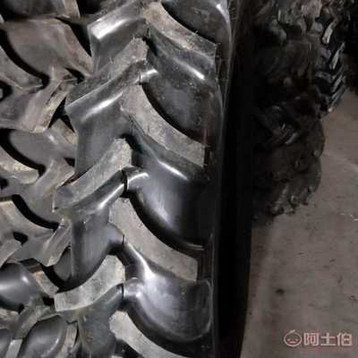甲字農(nóng)用拖拉機(jī)輪胎12.4-28 人字花紋設(shè)計，加厚耐用，廠家直銷